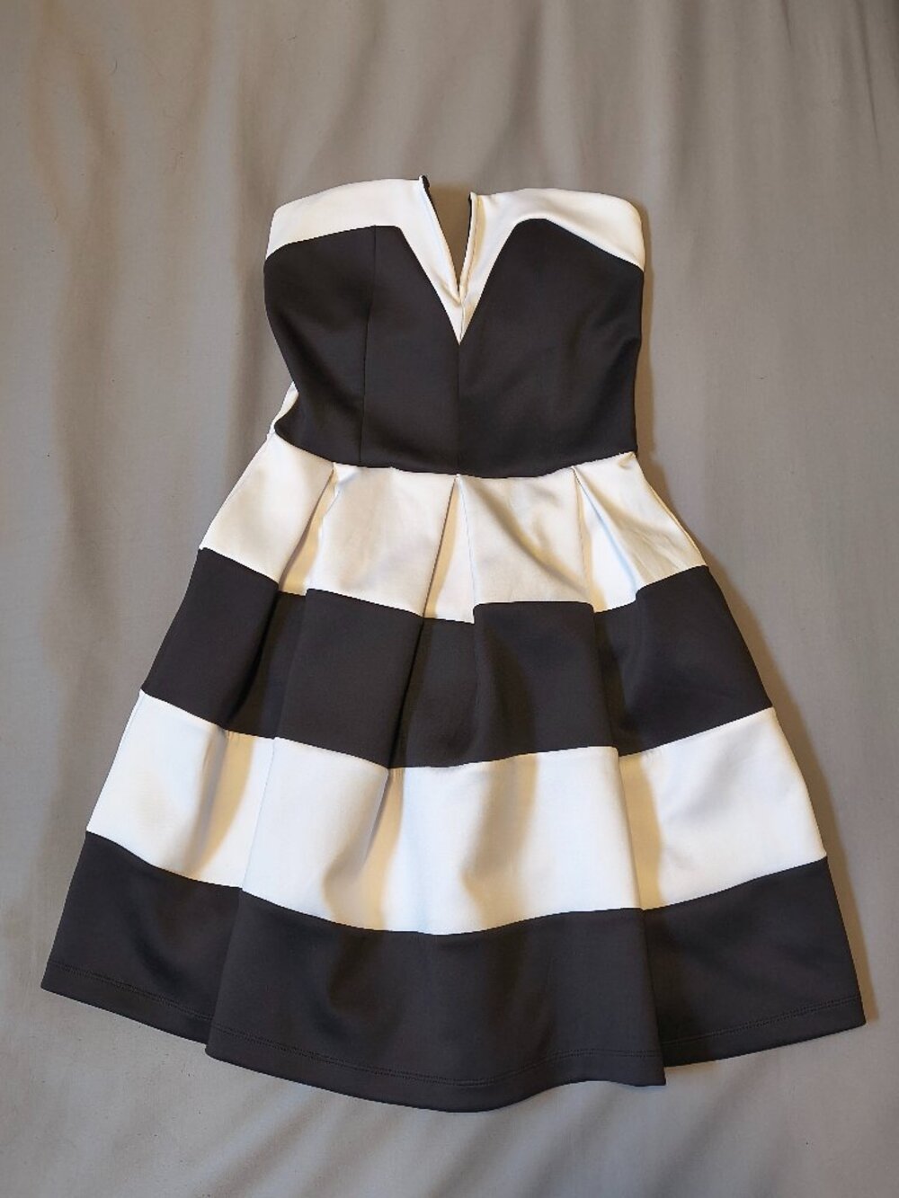 VGUC Strapless Black and White Mini Dress by Charlotte Russe - Sz S